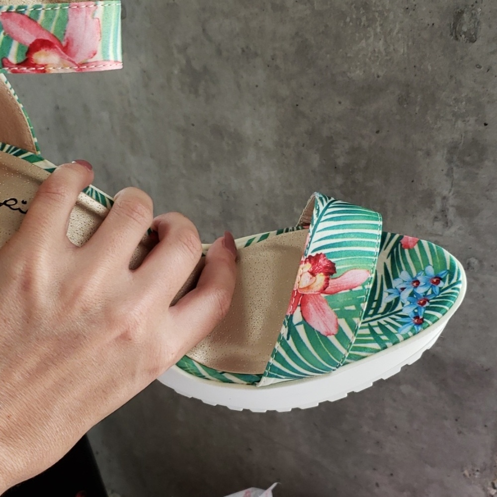 Palm Tree Hibiscus Flower Platform Heeled Sandals - Picture 3 of 5